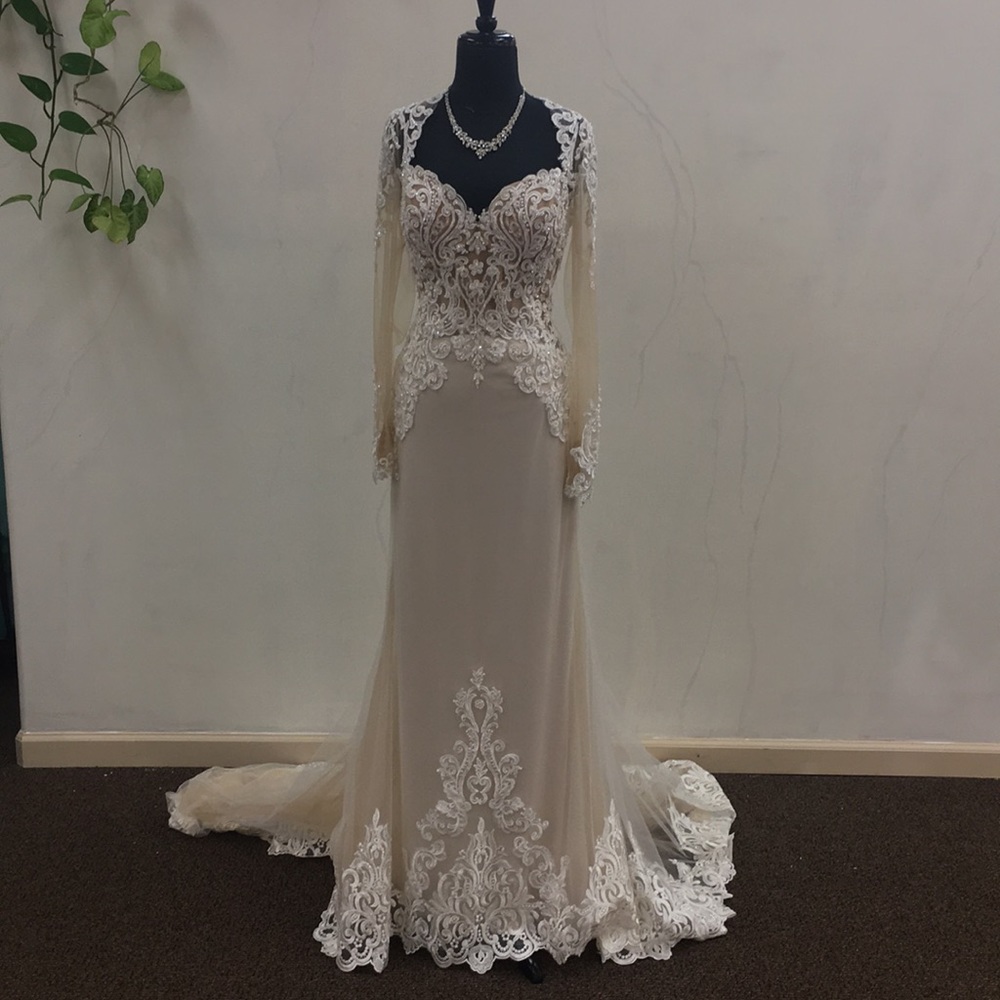 Elegant Wedding Dress 🌿